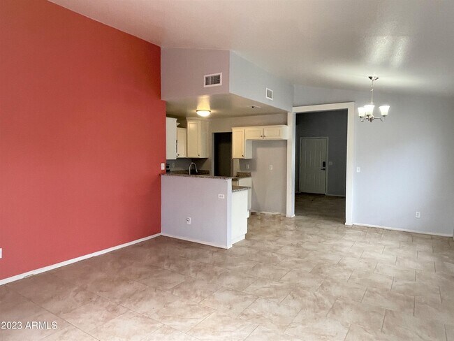 Foto del edificio - 3140 W Robin Ln