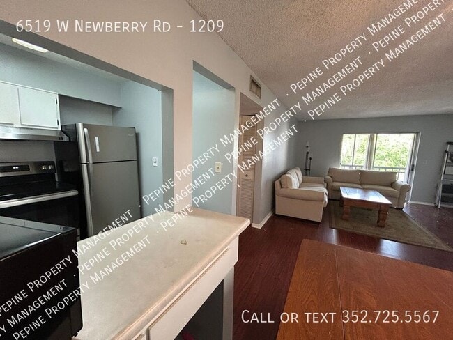 Building Photo - 6519 W Newberry Rd