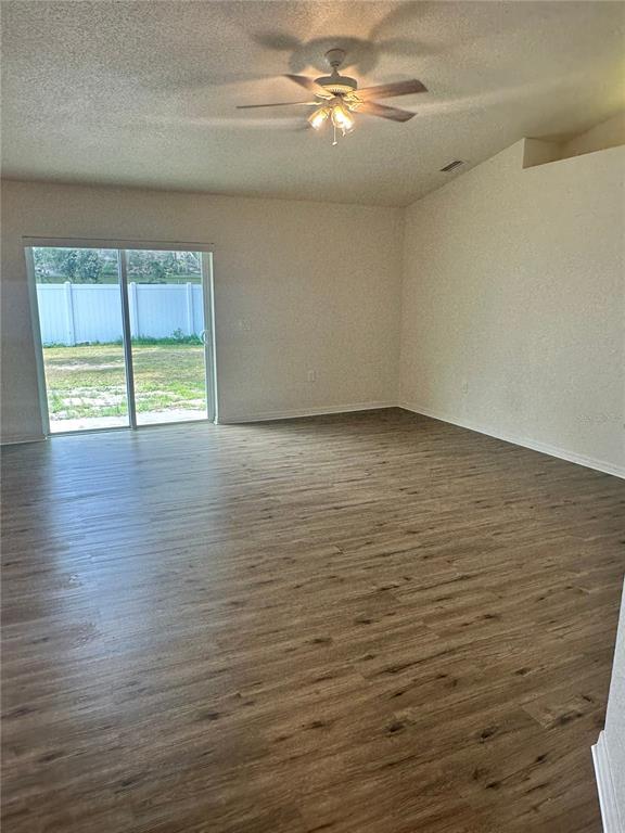 Foto del edificio - 133 Seven Oaks Dr