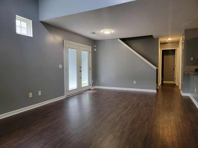 Building Photo - Modern Comfort Meets Convenience! - 3bdrm ...