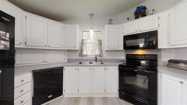 Foto del edificio - 1519 Hillcrest Dr