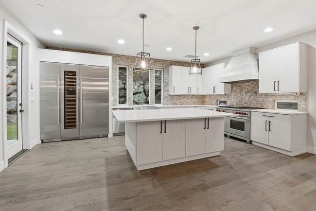 Building Photo - 332 13th Ave