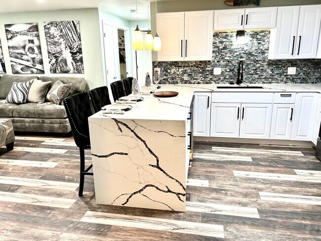 Building Photo - N Kensington Drive