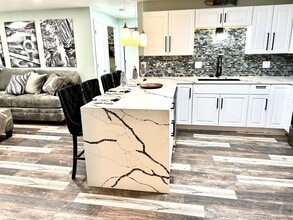 Building Photo - N Kensington Drive