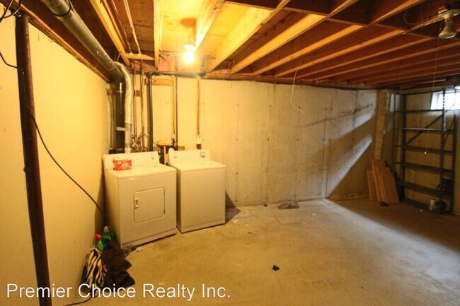Building Photo - 2 br, 3.5 bath House - 121 The Meadows