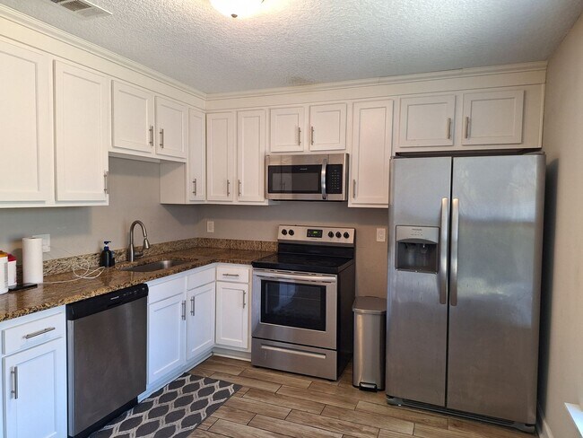 Foto del edificio - 3459 Excalibur Way E