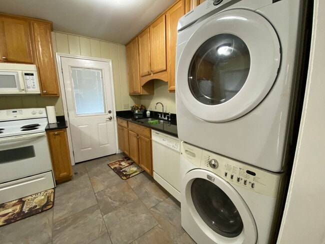 Building Photo - 303 Branham Avenue