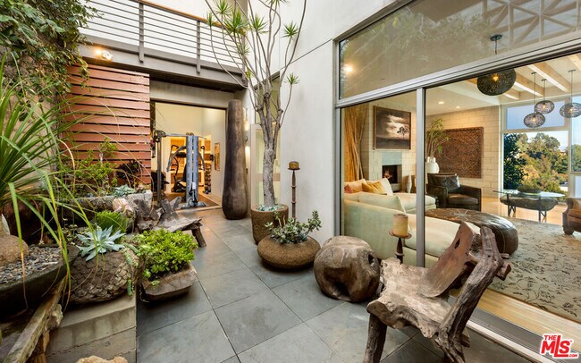 Building Photo - 8896 Evanview Dr