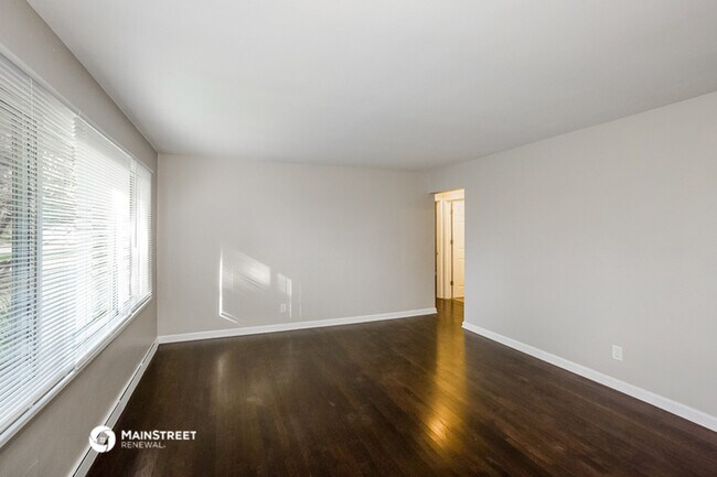 Building Photo - 136 E 77th St