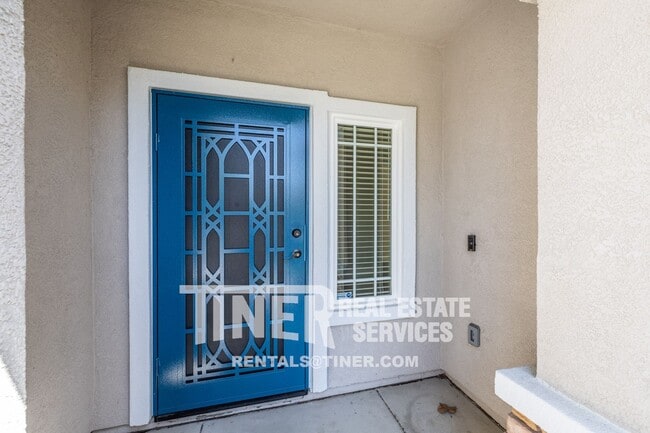 Building Photo - Great Elk Grove Home!