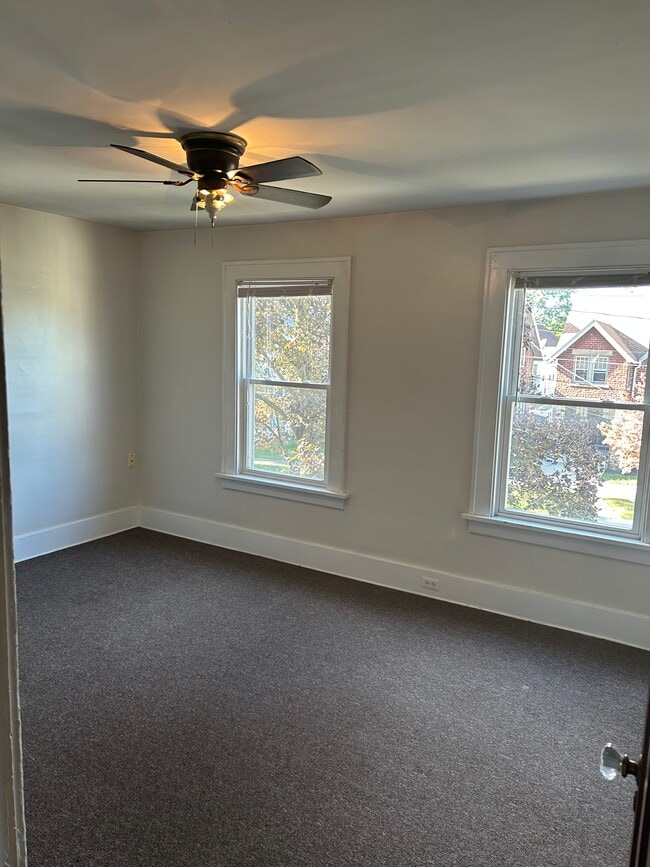 Building Photo - 1129 Brown Ave