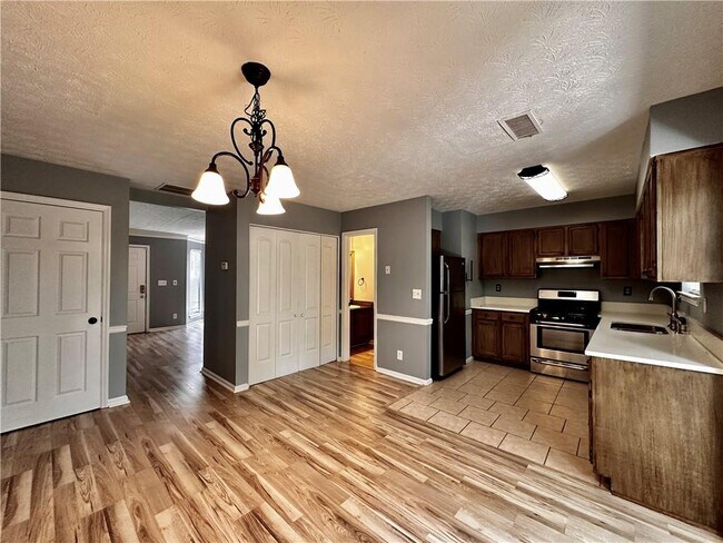 Foto del edificio - 1028 Huntington Pl SE