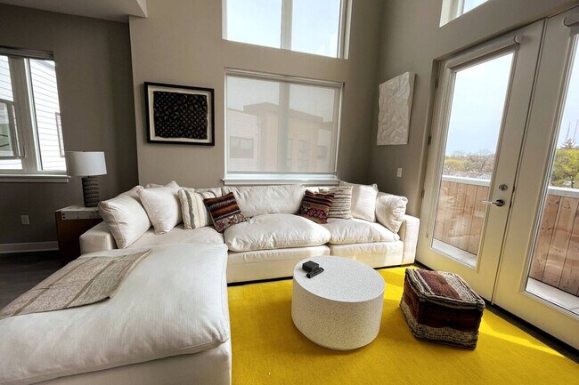 Foto del edificio - 625 S Goodman St