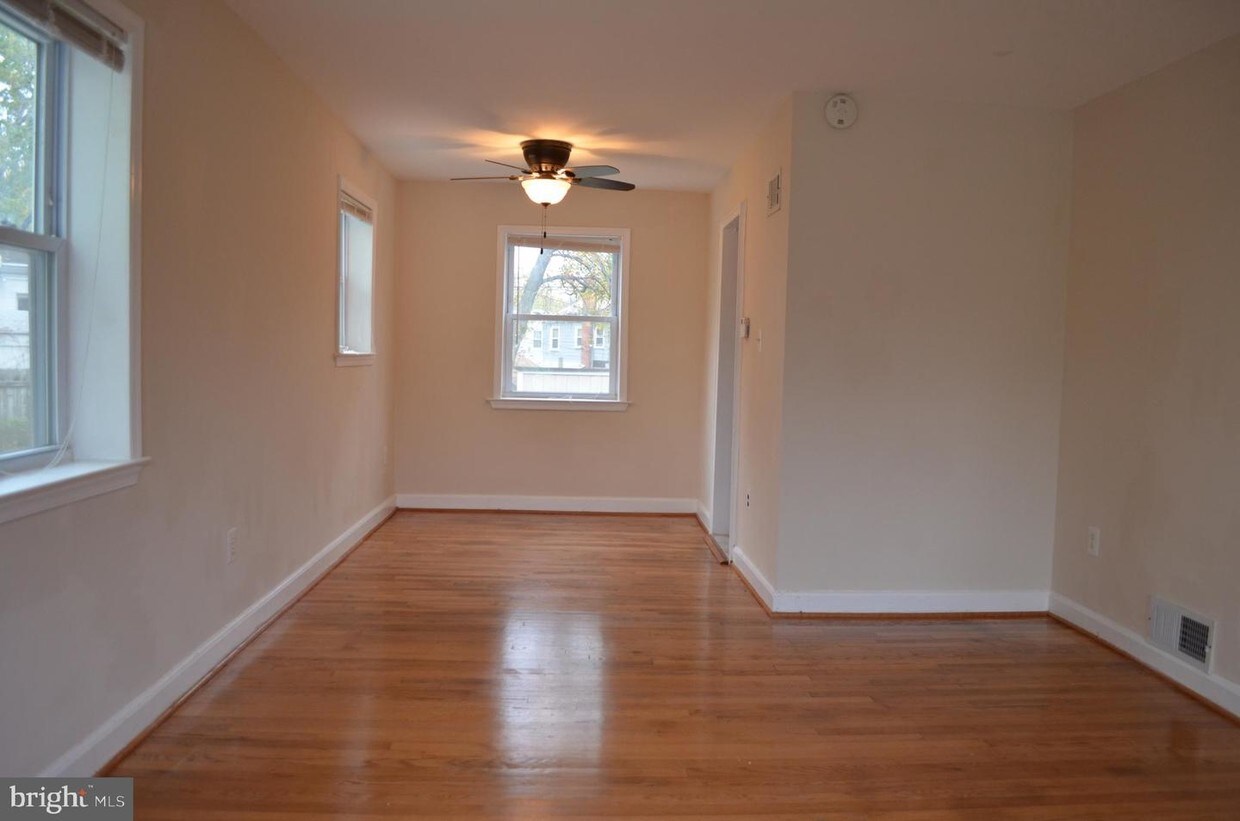 Primary Photo - 2244 Farrington Ave