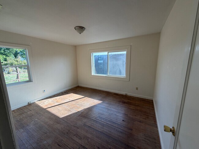 Foto del edificio - 5280 NW Highway 99
