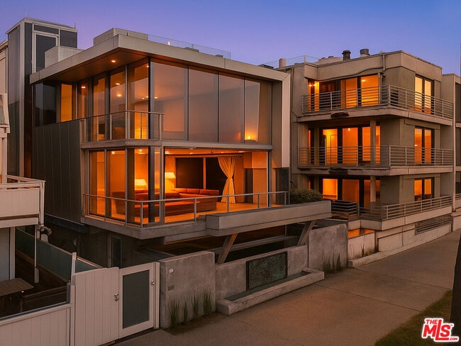 Building Photo - 2911 Ocean Front Walk
