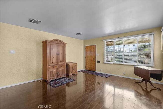 Living room 2 - 1448 Portia St