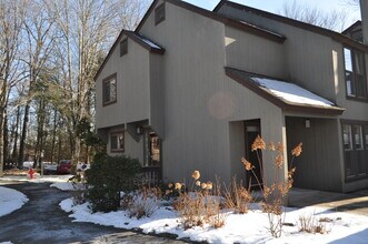 Building Photo - 8 Willow Ln