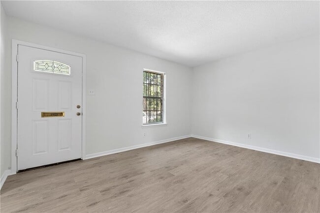 Building Photo - 4017 Cottage Hill Rd