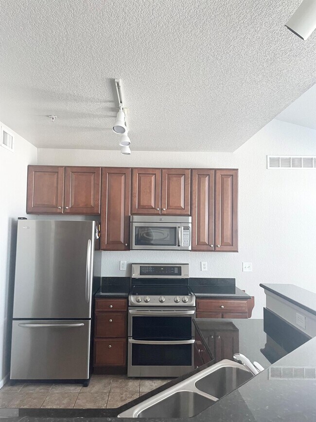 Building Photo - 3155 Blue Sky Cir