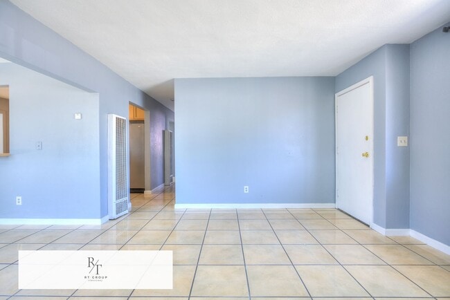 Building Photo - Spacious 4-Bedroom Home on Nearly 1 Acre –...