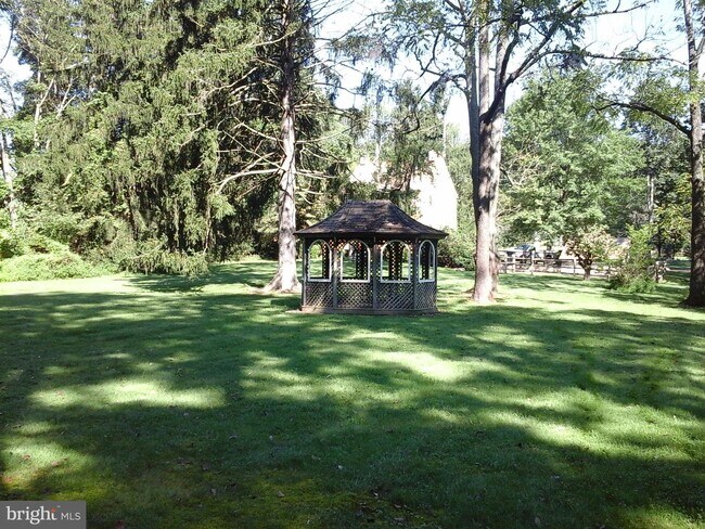 Foto del edificio - 310 Indian Run Rd
