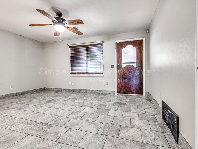 Foto del edificio - 3305 Neighbors Ln