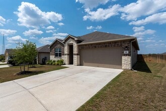 Building Photo - 381 Evergreen Sumac Lp