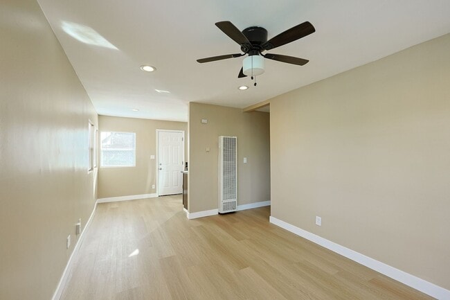 Foto del edificio - 5461-65 Imperial Ave