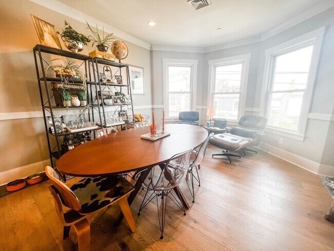 Building Photo - 69 Falcon St