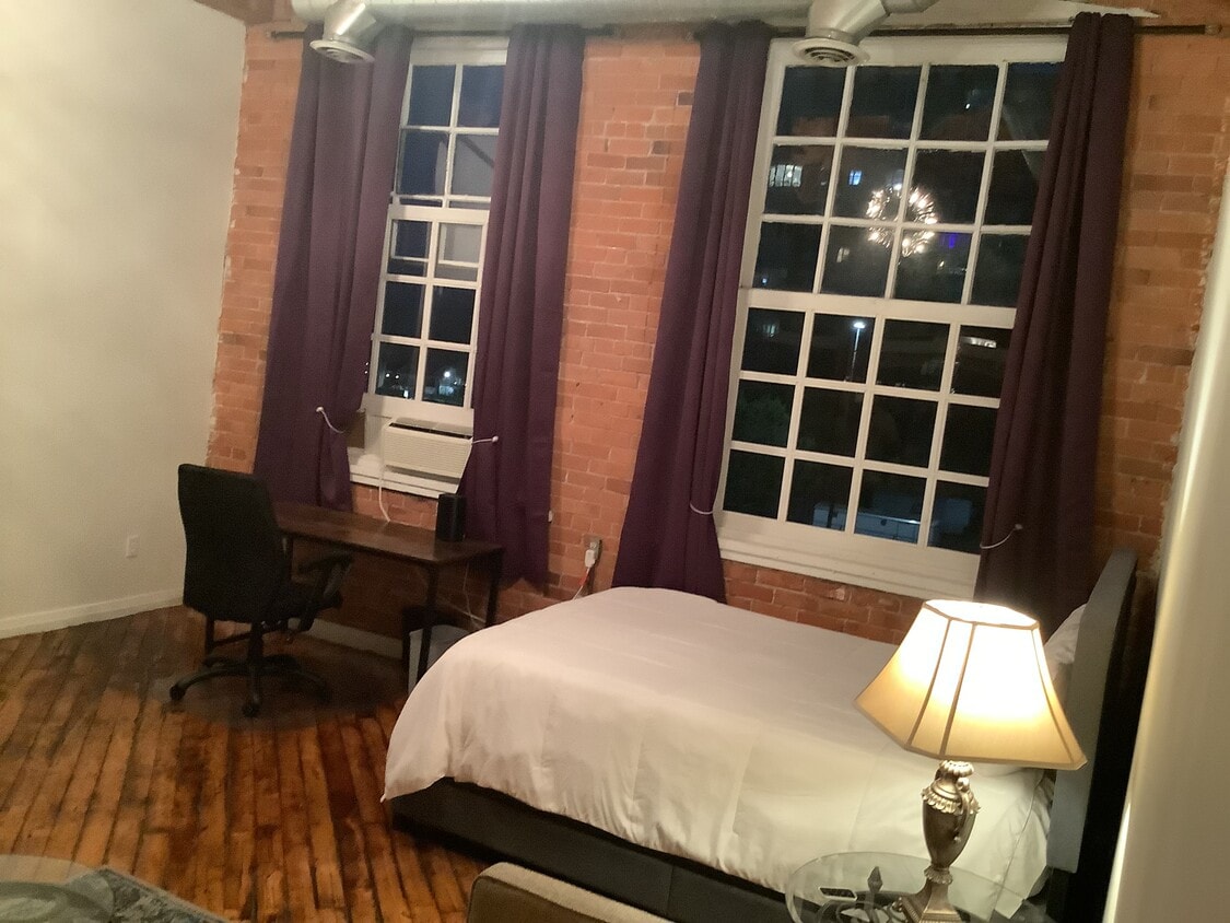 Primary Photo - 200 Mt Elliott St