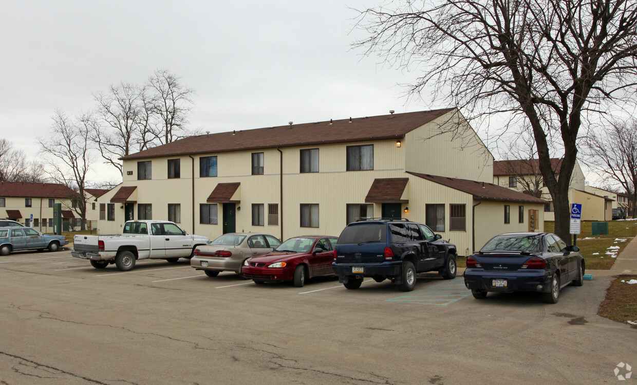 Building Photo - Maple Hill Apartments