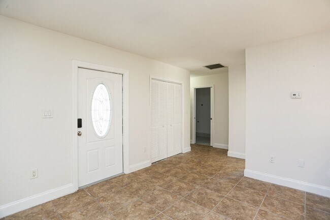 Foto del edificio - ***2 BED/1 BATH***SUNRISE VILLAS ***PET FR...