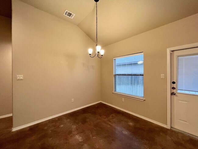 Foto del edificio - ** Application Received** Available Now! B...