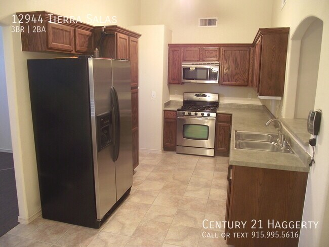 Building Photo - East El Paso 3 bed Refirg A/C