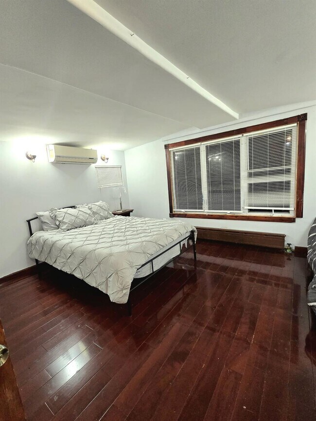 Foto del edificio - 88-04 69th Rd