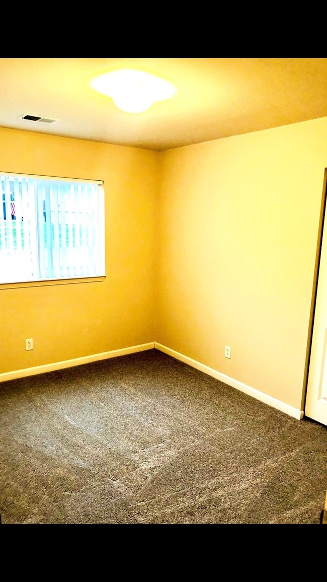Building Photo - Eaglebrook Apartments