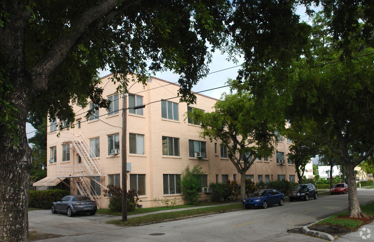 Building Photo - 2000 Jefferson St