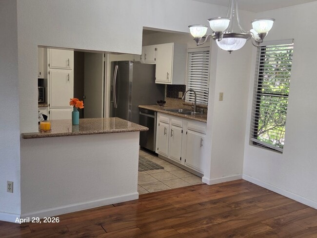 Building Photo - Spacious Downtown Sacramento Condo