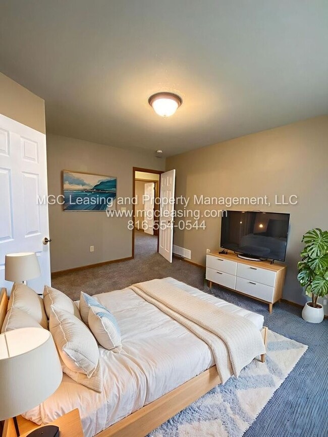 Building Photo - Huge Master Walk-In Closets in Lee's Summi...