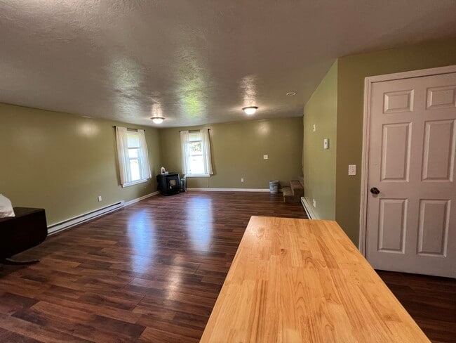 Foto del edificio - 27339 Rutland Hollow Rd