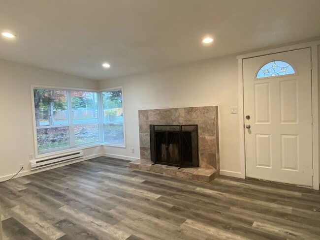 Building Photo - Renovated single family home in Seattle! B...