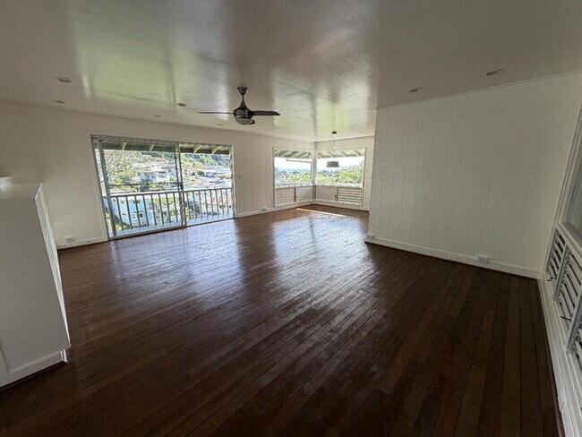 Foto del edificio - To register for the showing time below, note the 4 digit code: 6007 and click "APPLY NOW."(mobile...