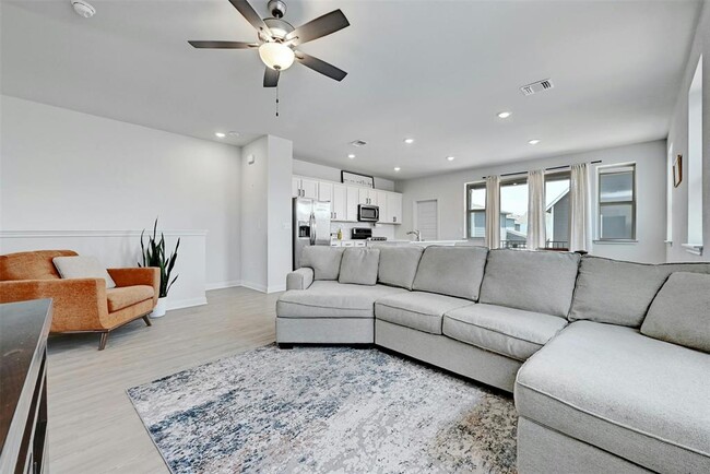 Building Photo - 8008 Lennon Dr