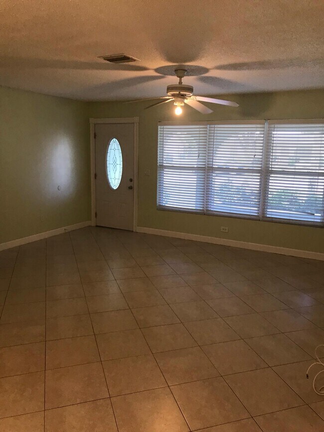 Foto del edificio - 332 NE Cullman Ct