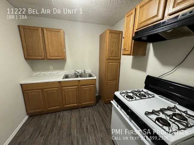 Building Photo - Fouplex unit ready to move in in Castle Hill!
