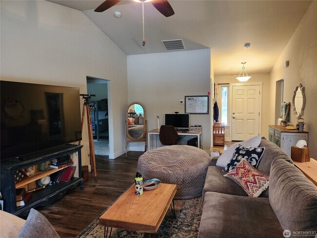 Foto del edificio - Newer Construction Home