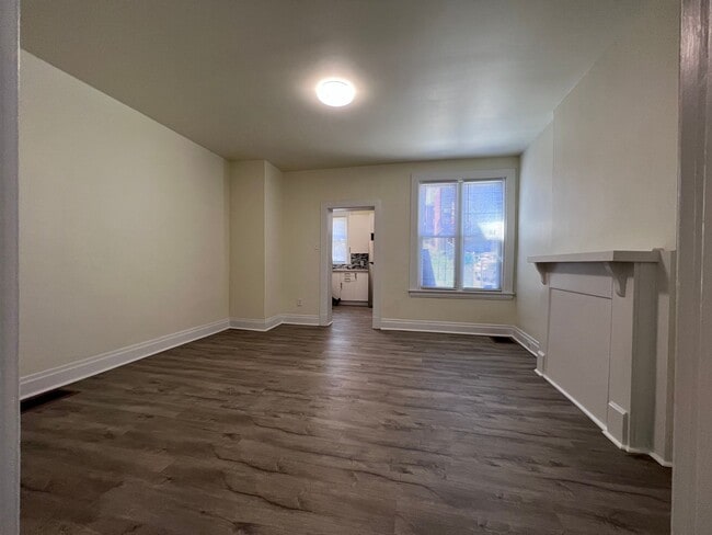 Building Photo - Updated 2BR 1 Bath townhouse with yard!