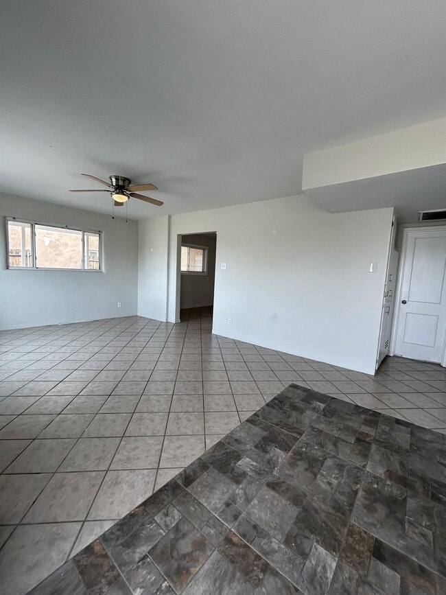 Building Photo - 2418 Alvarado Dr NE