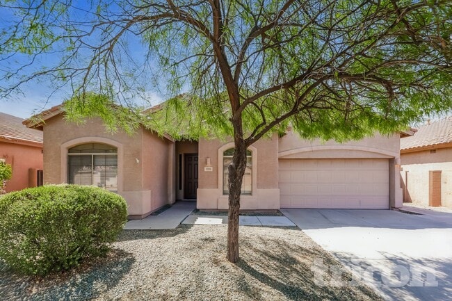 Building Photo - 7251 W Paradise Ln